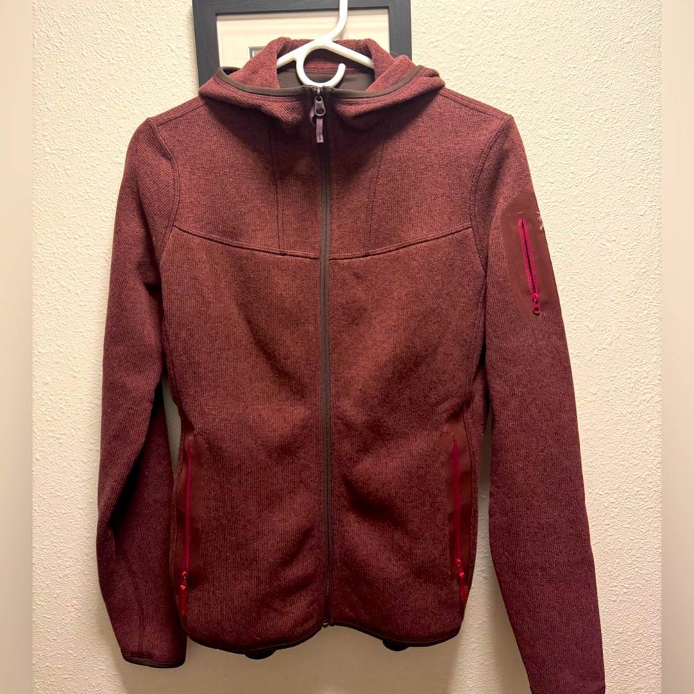 Arc’Teryx Fleece Hooded Jacket 2016 (but brand new) Size Medium color Burgundy